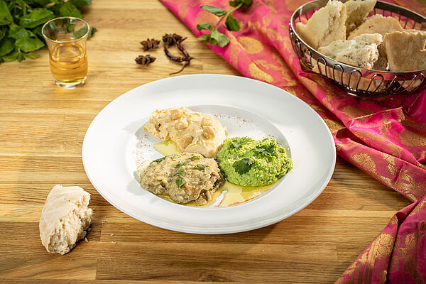 Orientalisch, aromatisch, lecker: drei Dips aus Kichererbsen, Erbsen und Auberginen. Bildrechte: WISAG