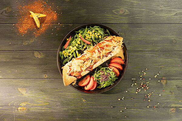 Enchiladas & Co. werden mit Rindfleisch, Hähnchen, Fisch oder Gemüse gefüllt angeboten. Bildrechte: WISAG