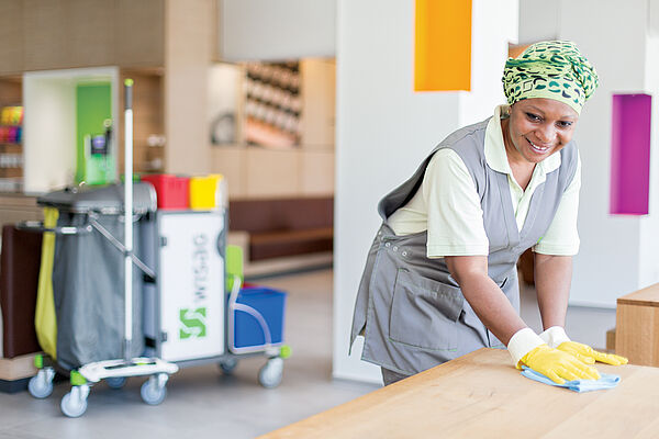 Qualität und Flexibilität sicherstellen: Soweit wie möglich erbringt die WISAG Facility Service ihre Dienstleistungen mit eigenen Mitarbeitern.