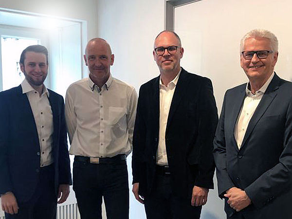 Von links nach rechts: Alexander Geiger (Geschäftsführer L&G), Dieter Jendrzejzyk (Geschäftsführer J&K), Thomas Braun (Geschäftsführer L&G), Ulrich Geiger (Geschäftsführender Gesellschafter L&G)