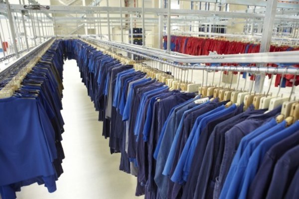 Arbeitskleidung im Mietservice: perfekte Lösung für ein zuverlässig sauberes und gepflegtes Erscheinungsbild