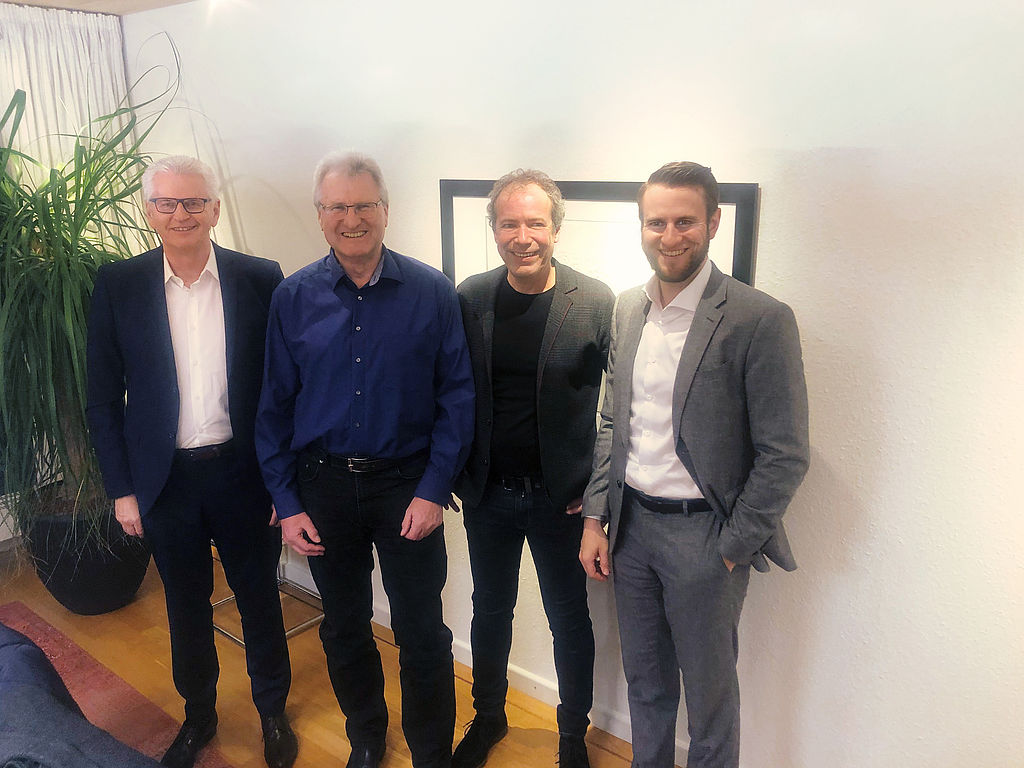 V.l.n.r. Herr Ulrich Geiger (Geiger Facility Management), Herr Peter Baur (Kettner & Baur), Herr Robert Kettner (Kettner & Baur), Herr Alexander Geiger (Geiger Facility Management) V.l.n.r. Herr Ulrich Geiger (Geiger Facility Management), Herr Peter Baur (Kettner & Baur), Herr Robert Kettner (Kettner & Baur), Herr Alexander Geiger (Geiger Facility Management)