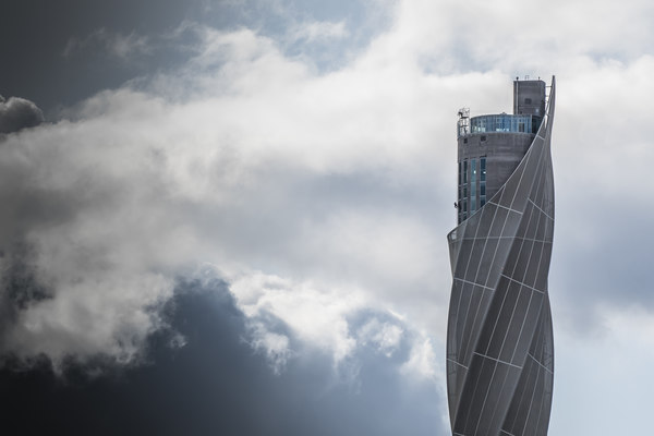 Ein Team der WISAG Gebäudereinigung reinigte die Glasfassade des 246 Meter hohen thyssenkrupp Testturms. Quelle: WISAG 