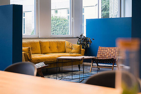 Die Lounge-Ecke (©Dussmann Group, Fotograf: Martin Foddanu)
