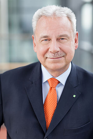 Ralf Hempel, Vorsitzender der Geschäftsführung der WISAG Facility Service Holding GmbH, stellte die Geschäftsentwicklung 2018 in Frankfurt vor
